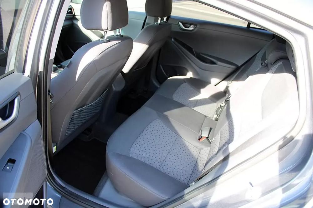 Hyundai IONIQ - 15