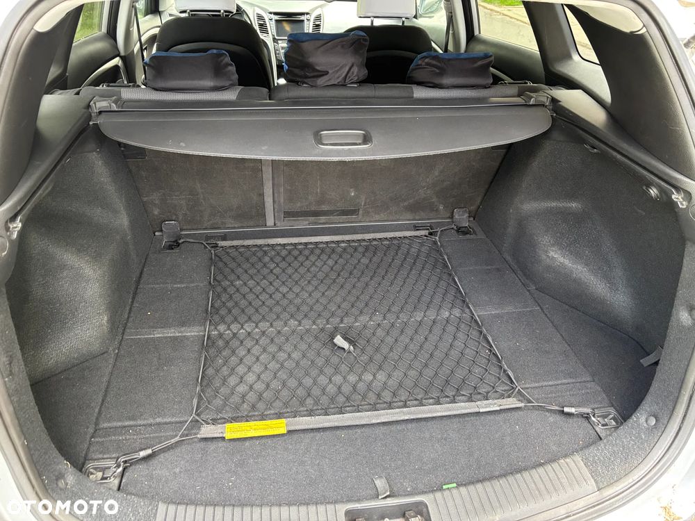 Hyundai i30 blue Kombi 1.6 GDi YES Silver - 9