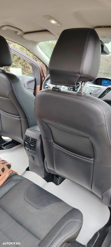 Ford Kuga 2.0 TDCi 4x4 Aut. Titanium - 5