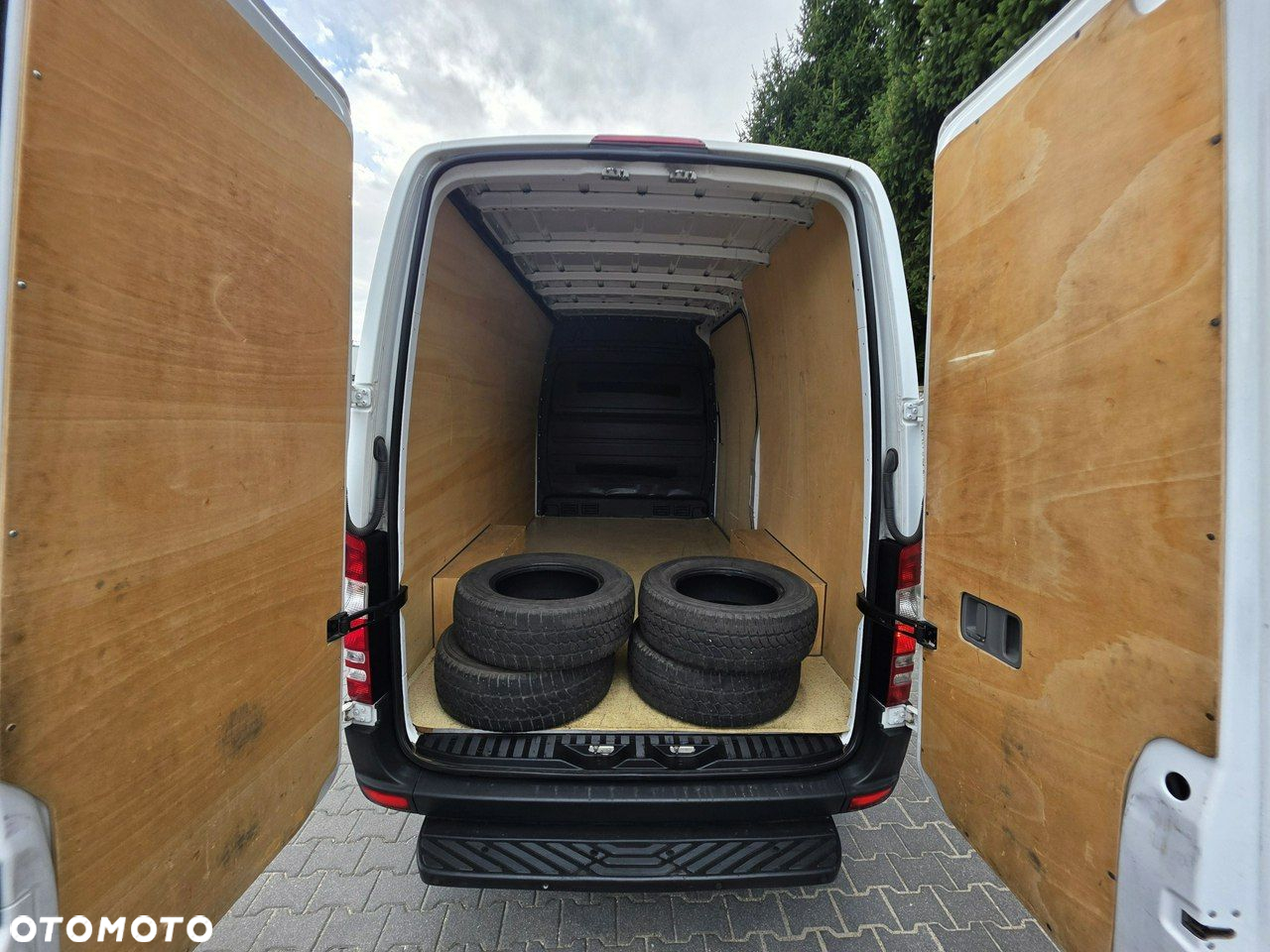 Mercedes-Benz Sprinter - 18