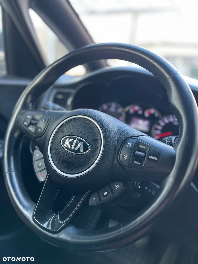 Kia Carens - 23