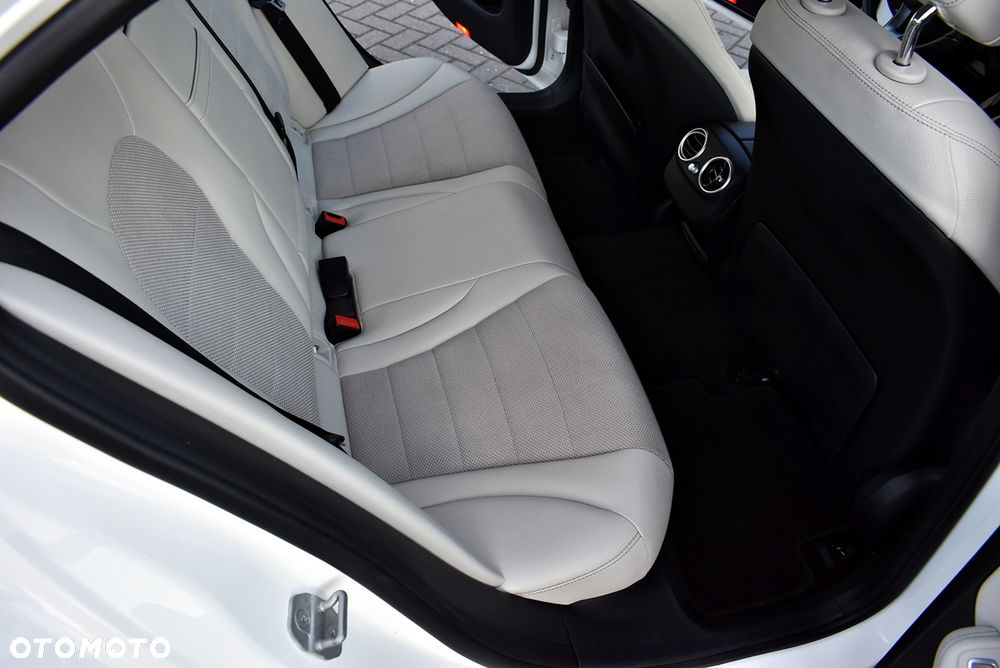 Mercedes-Benz Klasa C 180 9G-TRONIC Exclusive - 36