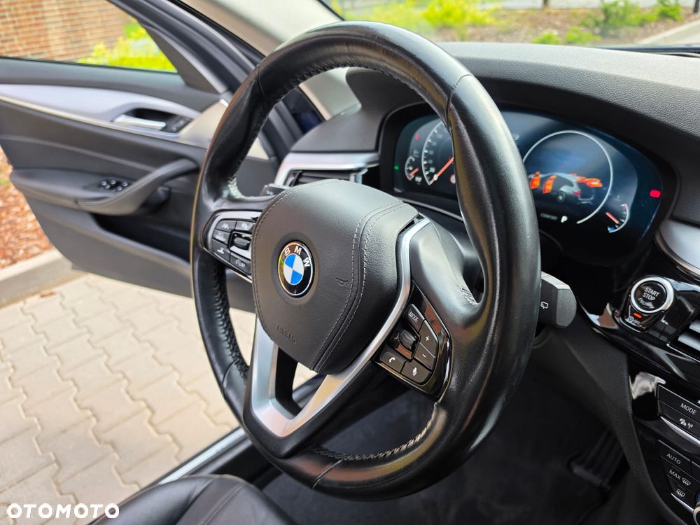 BMW Seria 5 530d Sport Line - 9