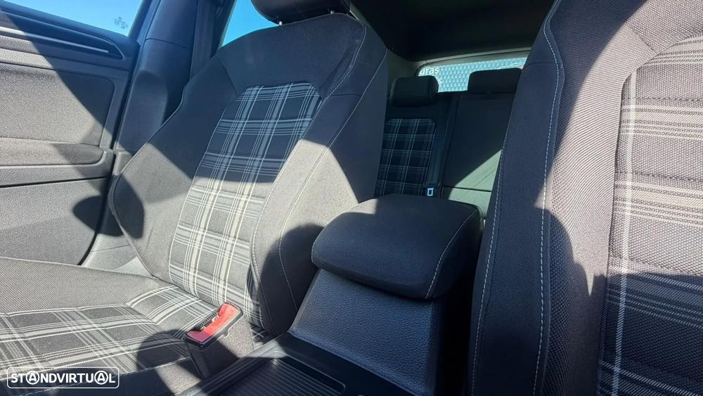 VW Golf 2.0 TDI GTD - 39