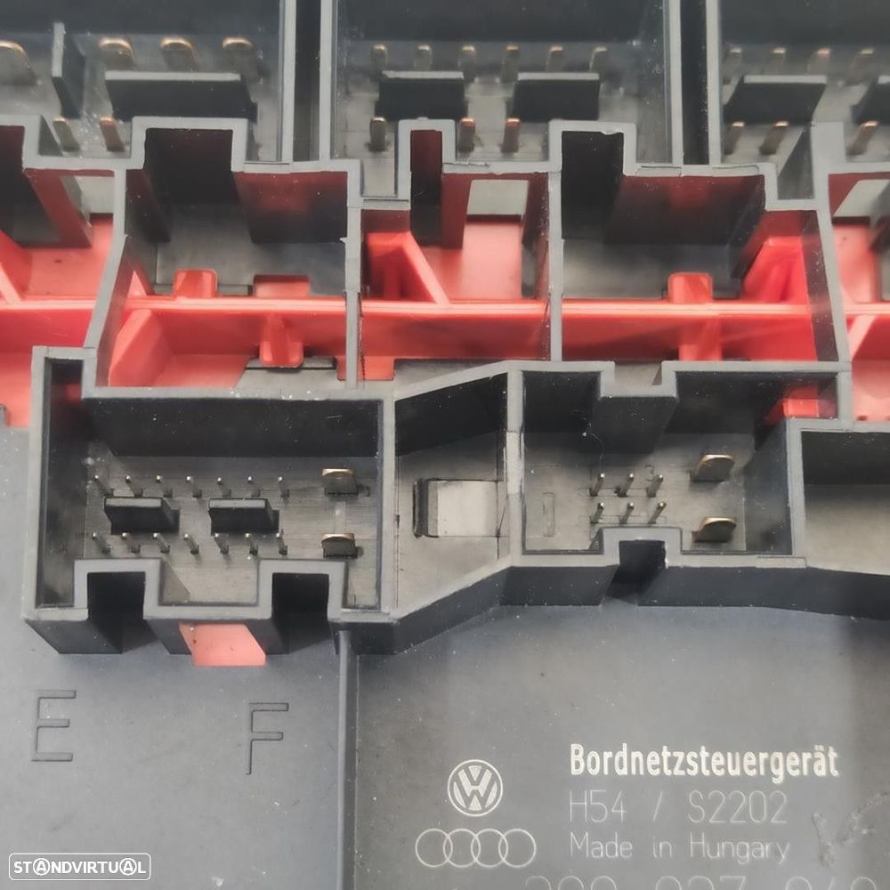 CAIXA RELÉS / FUSÍVEIS VOLKSWAGEN GOLF V 2007 -3C0937049AJ - 2