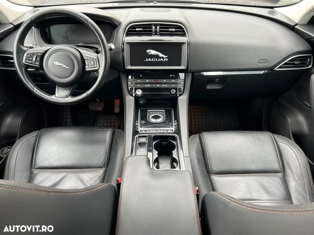 Jaguar F-Pace 20d AWD Prestige - 8