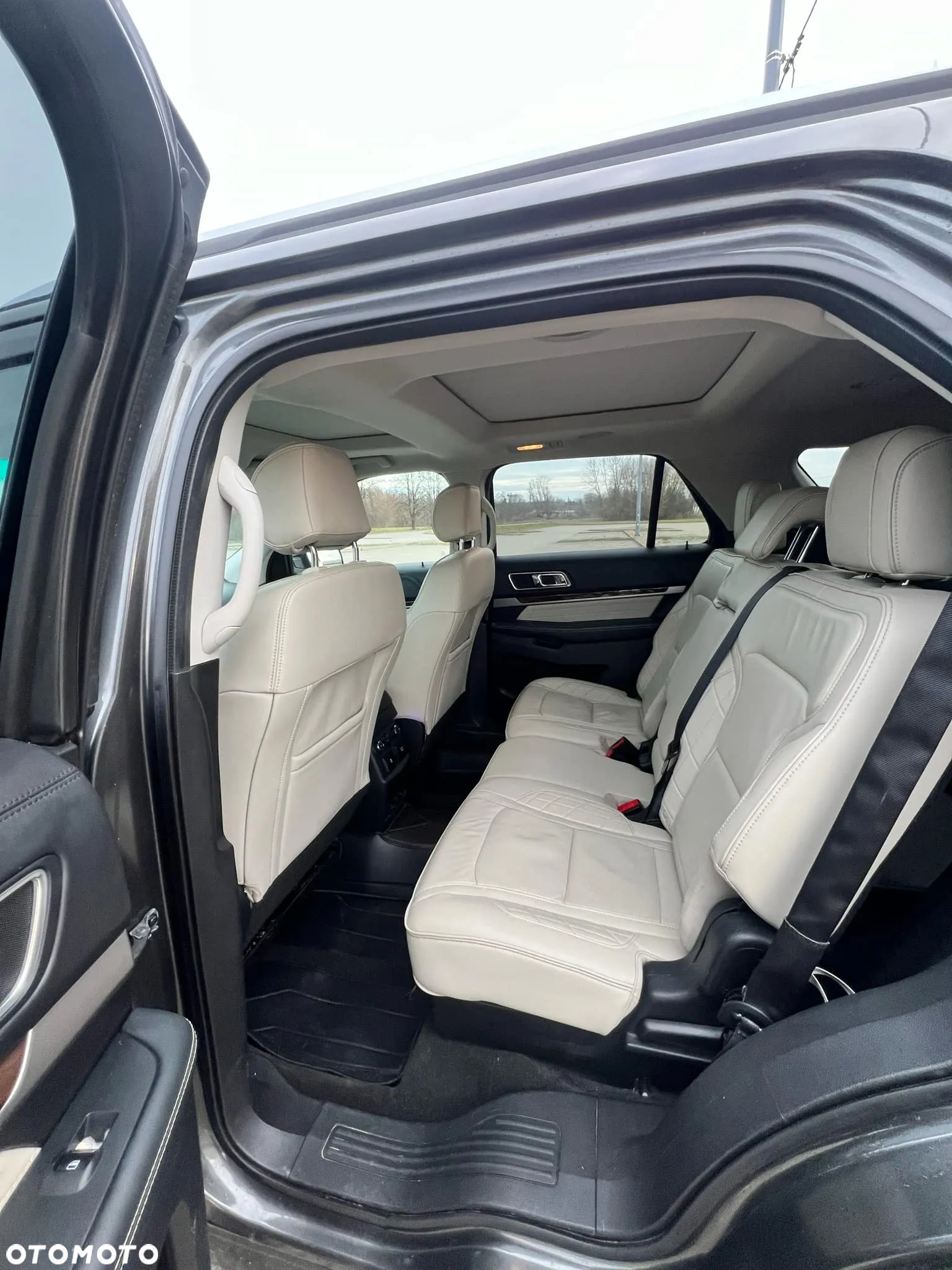 Ford Explorer - 3