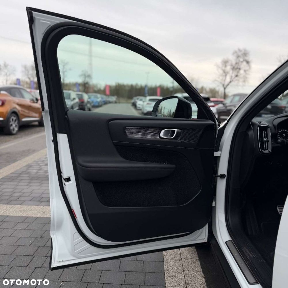 Volvo XC 40 D4 AWD R-Design (Intro Edition) - 18