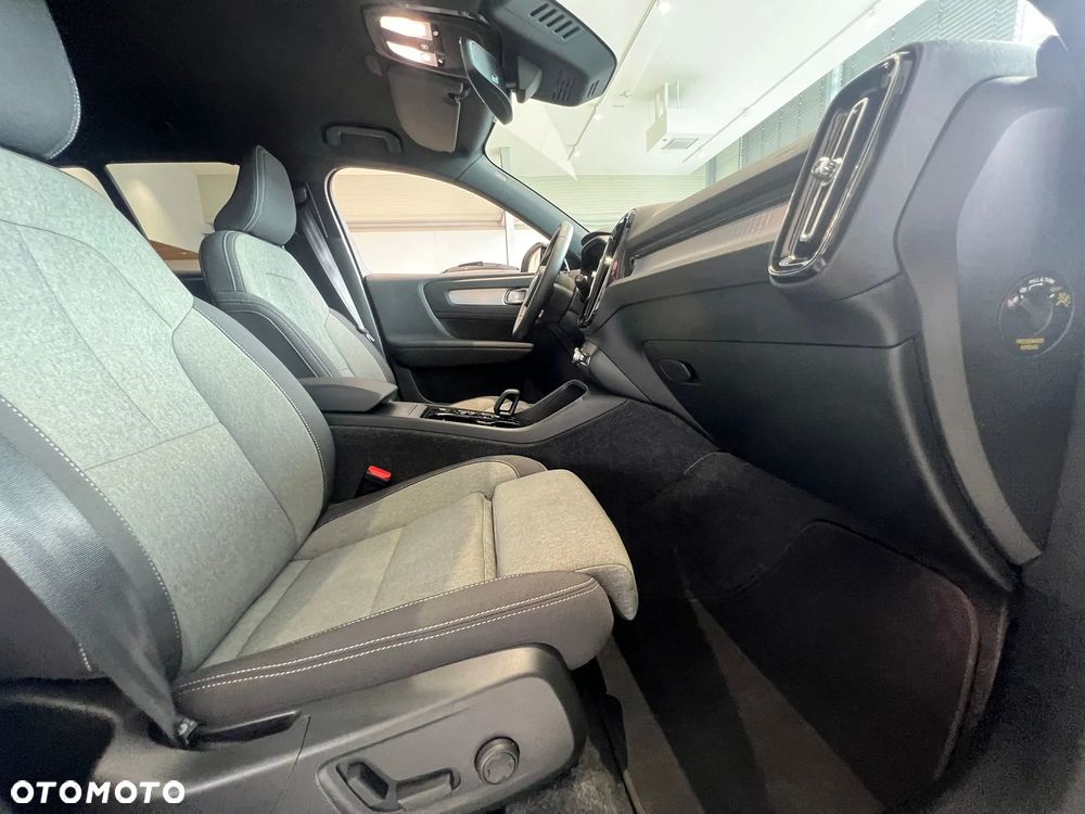 Volvo XC 40 B4 AWD Plus Dark - 16