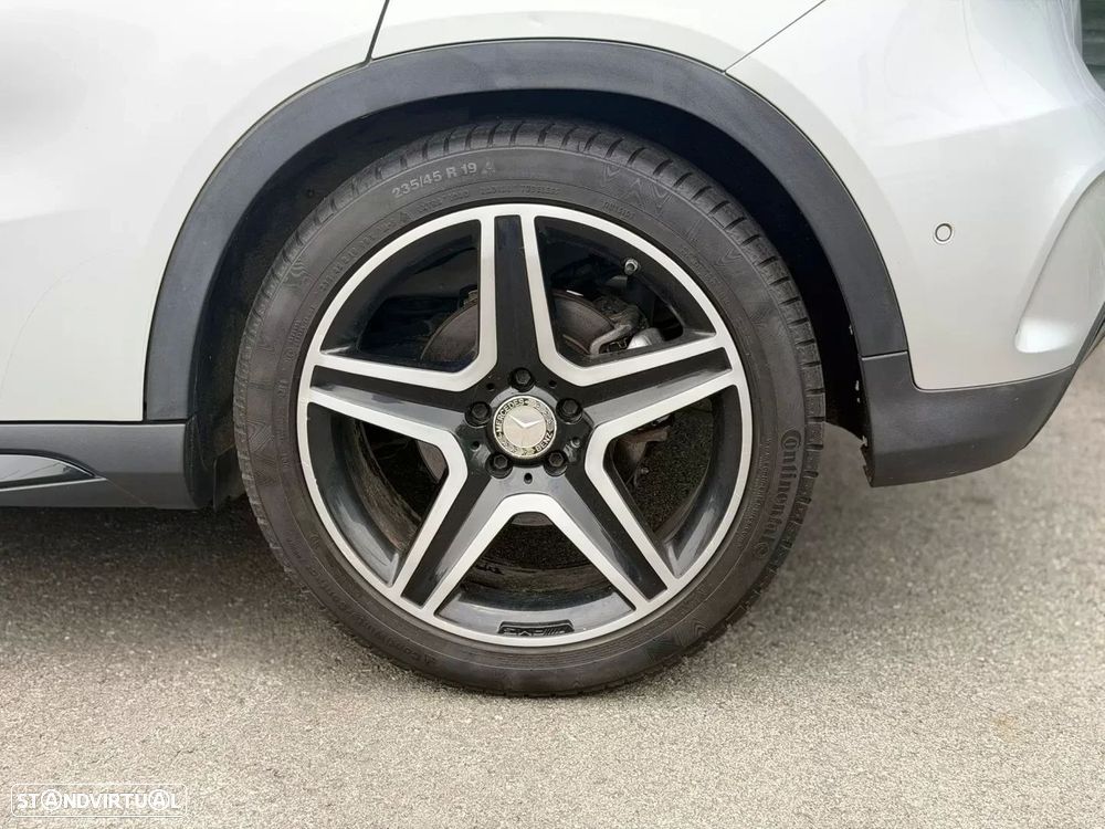 Mercedes-Benz GLA 180 AMG Line - 9