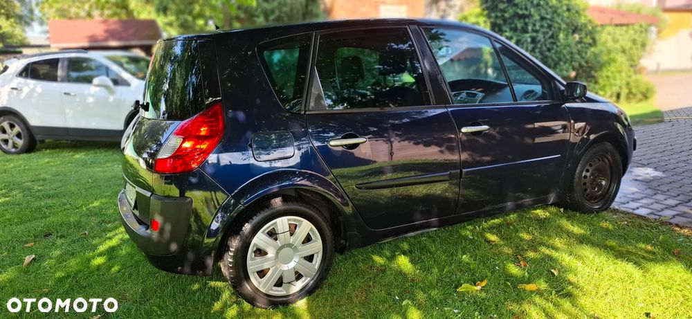 Renault Scenic 2.0 16V Emotion - 8