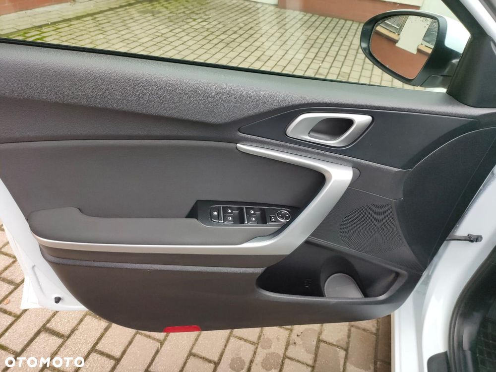 Kia Ceed 1.6 CRDi mHEV L Business Line - 25