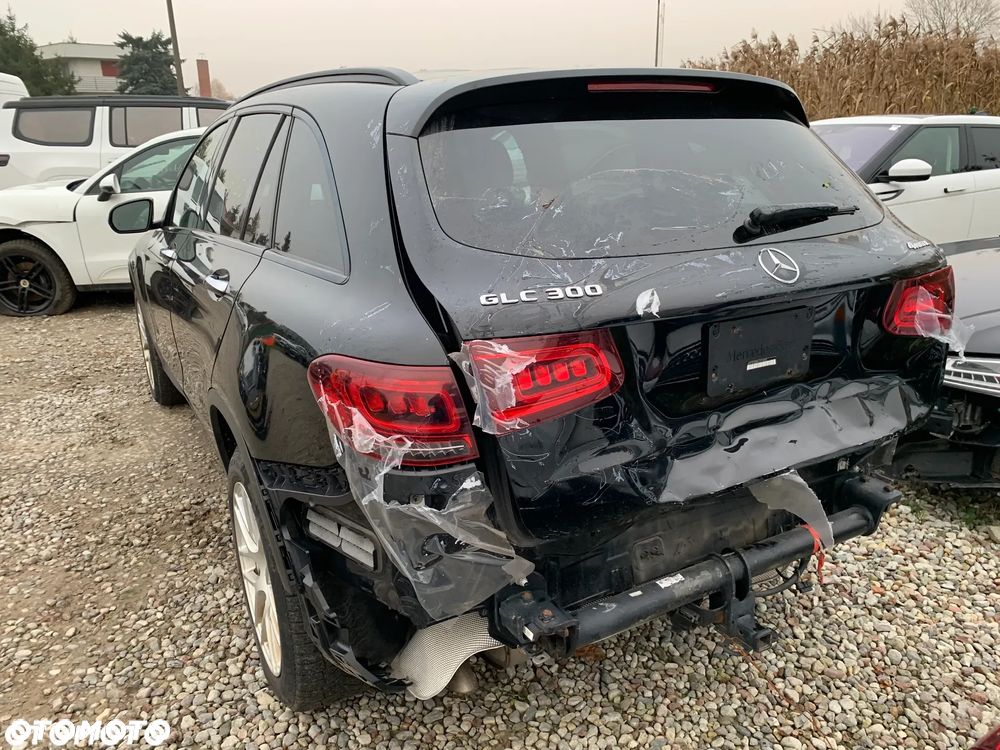 Mercedes-Benz GLC 300 4Matic 9G-TRONIC AMG Line Advanced - 5