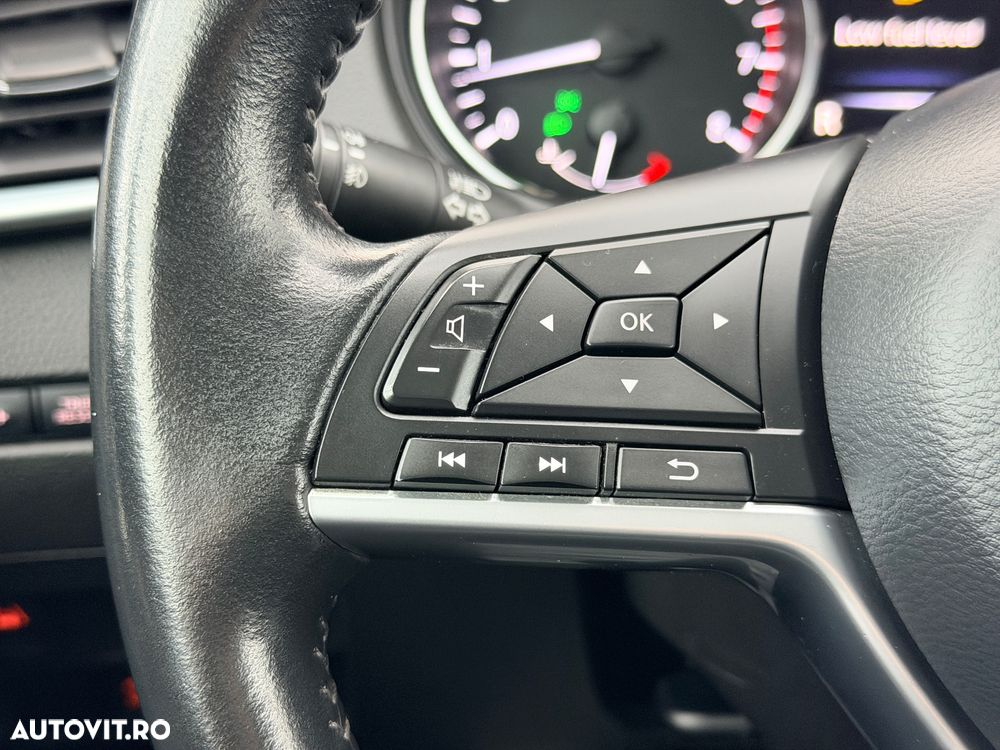 Nissan Qashqai 1.2 DIG-T Xtronic N-Vision - 27