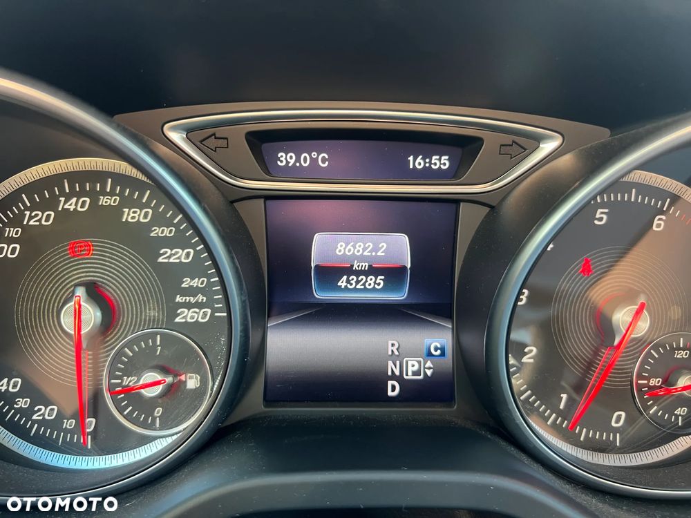Mercedes-Benz GLA 250 4Matic 7G-DCT - 10