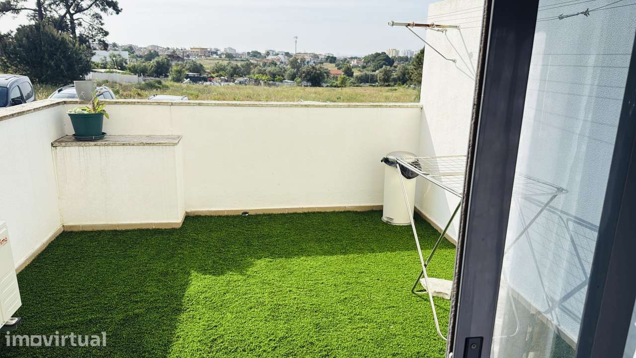T1 com varanda, terraço e elevador no Seixal - Grande imagem: 3/3
