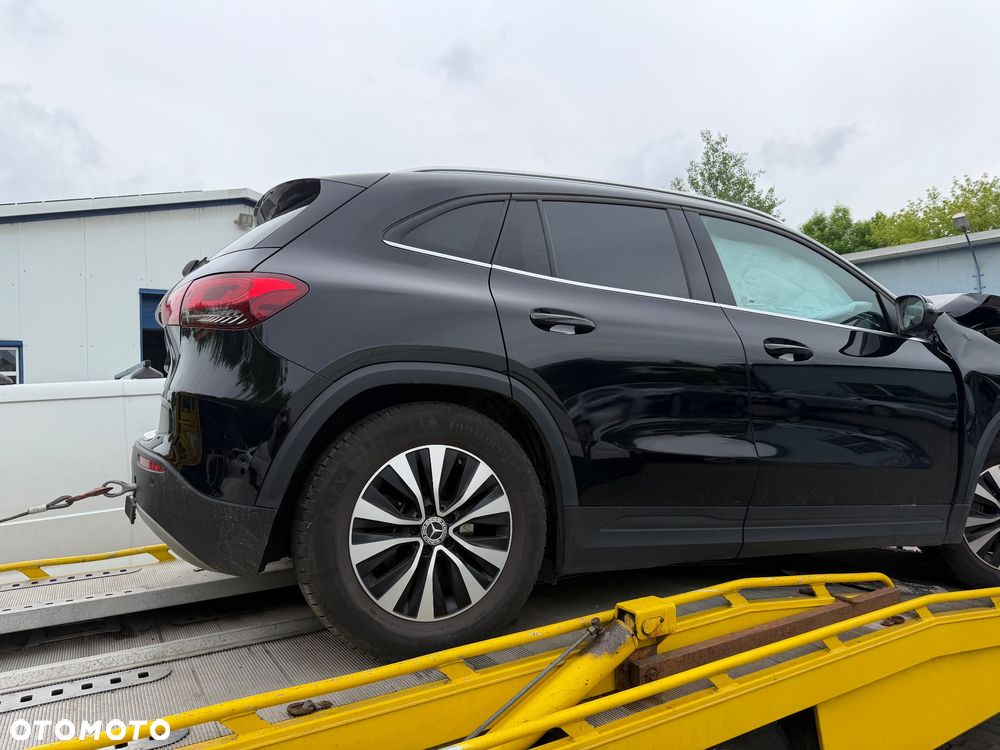 Mercedes-Benz GLA - 4