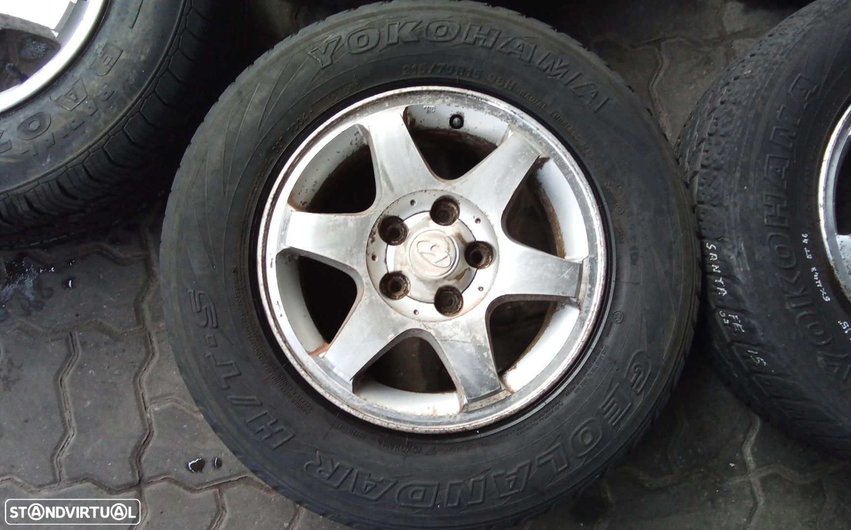 Jantes HYUNDAI SANTA FÉ R15 com pneus 215/70 furação 5x114.3 - 5