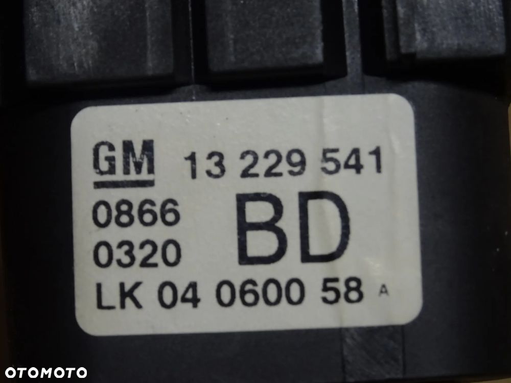 WŁĄCZNIK ŚWIATEŁ HALOGENÓW AUTO XENON OPEL SIGNUM VECTRA C - 7