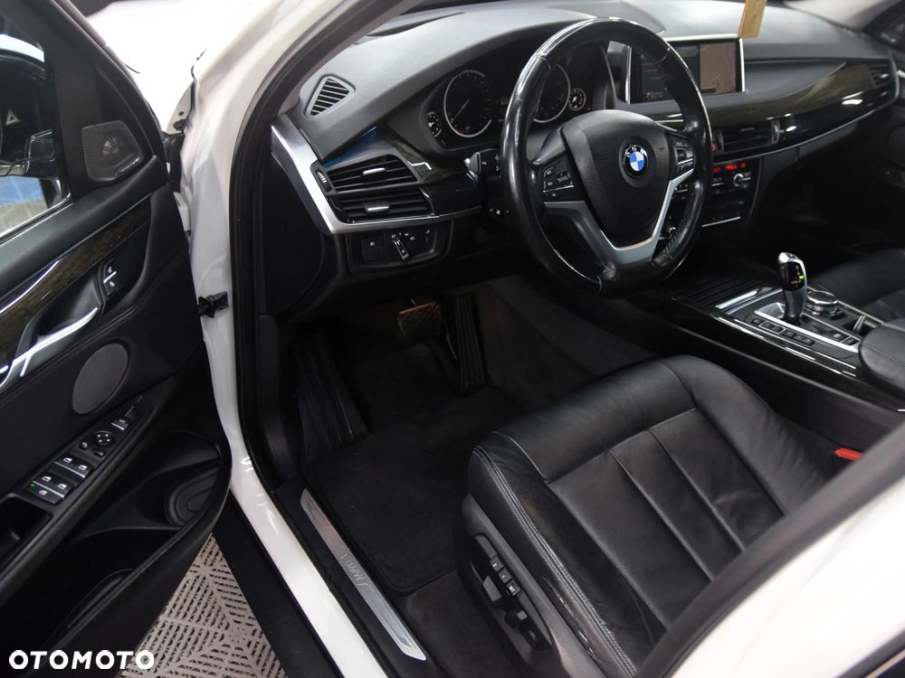 BMW X5 xDrive35i - 16