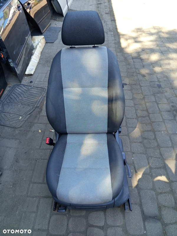 FOTEL KIEROWCY SKODA FABIA II