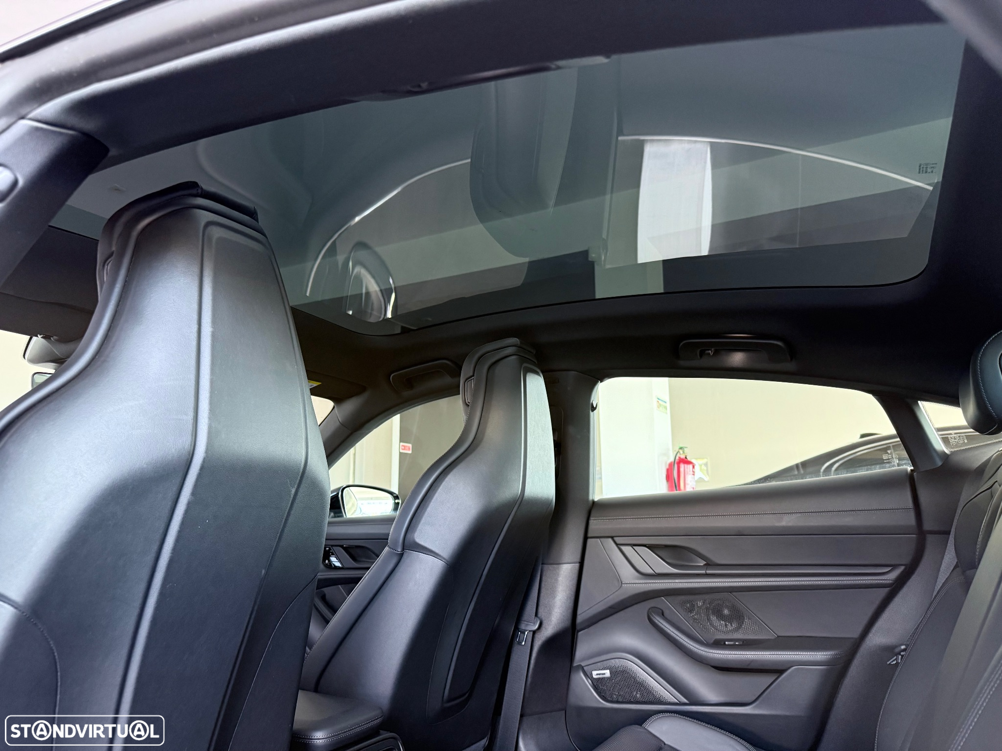 Porsche Taycan 4S bateria Performance Plus - 31