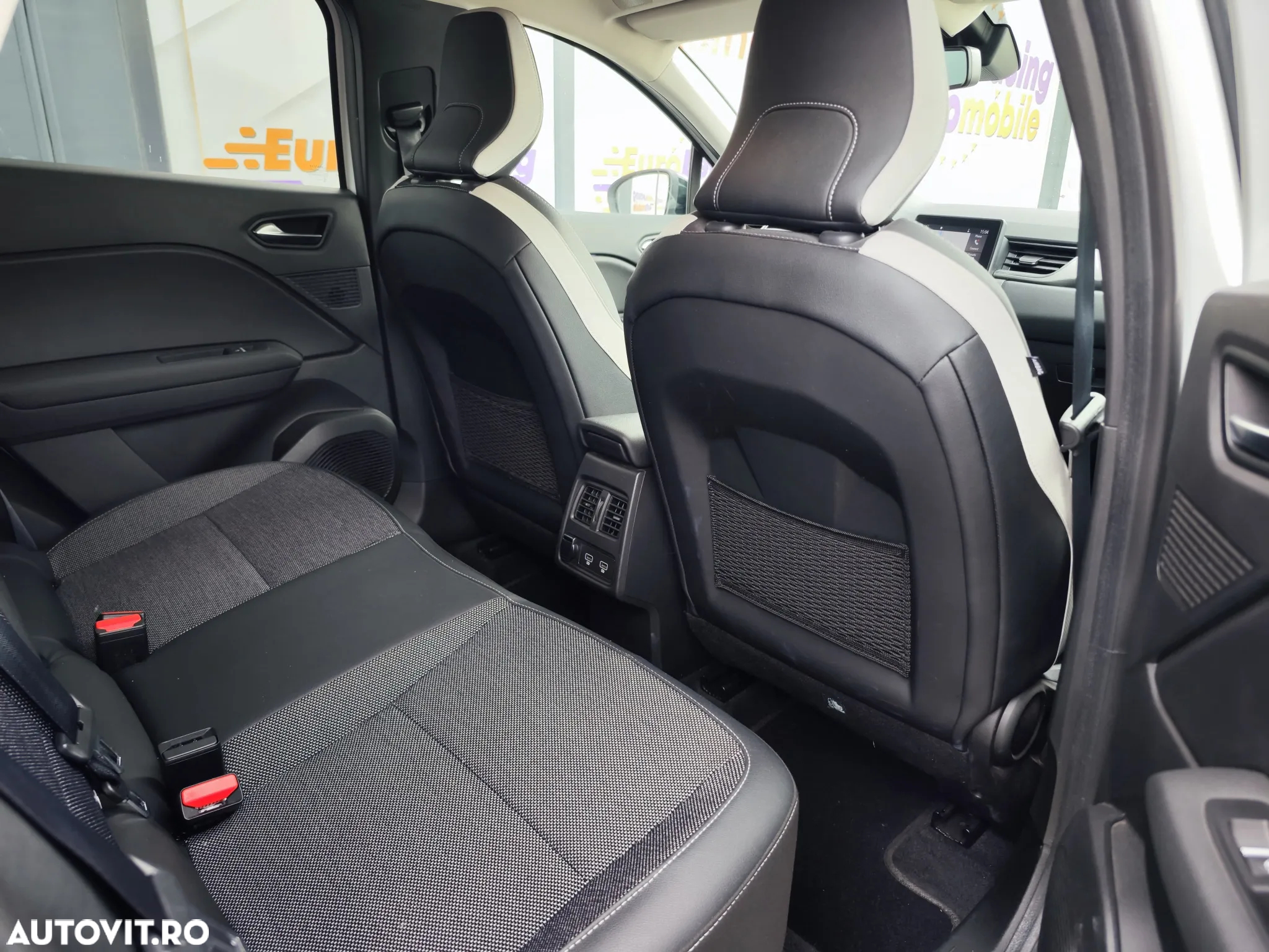 Renault Captur E-TECH PLUG-in 160 INTENS - 10