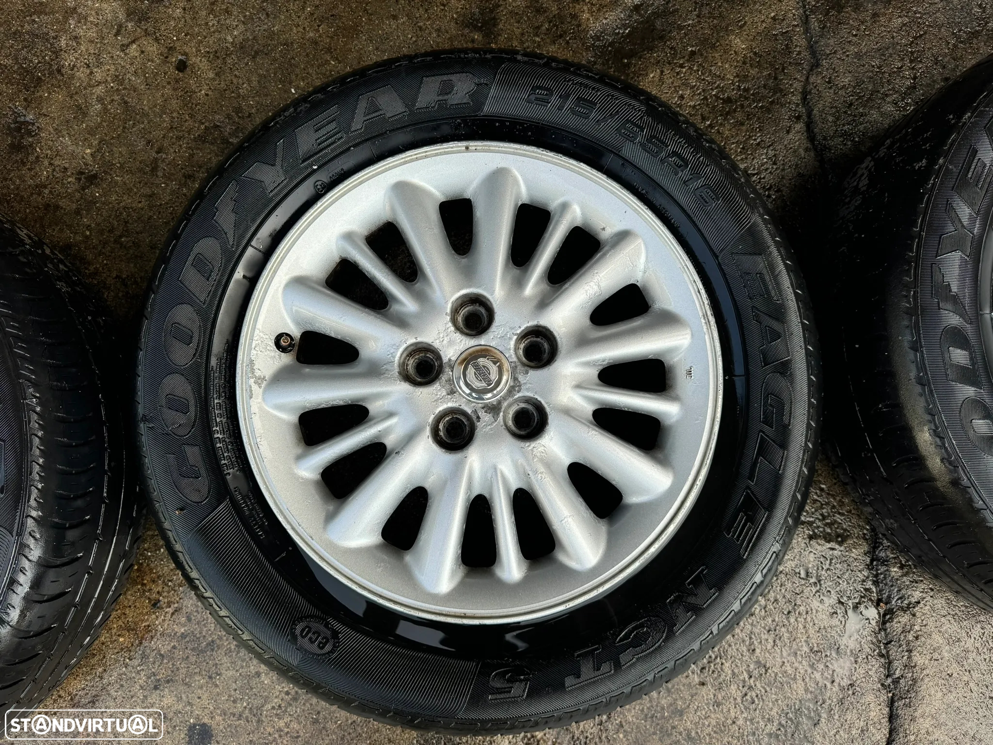 4 Jantes R16 Chrysler 5x114.3 com pneus 215/65R16 - 4
