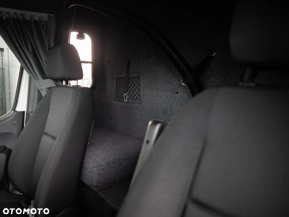 Mercedes-Benz Sprinter - 14