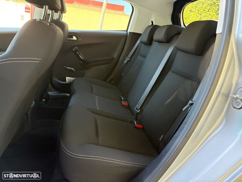 Peugeot 208 1.6 BlueHDi Style - 16