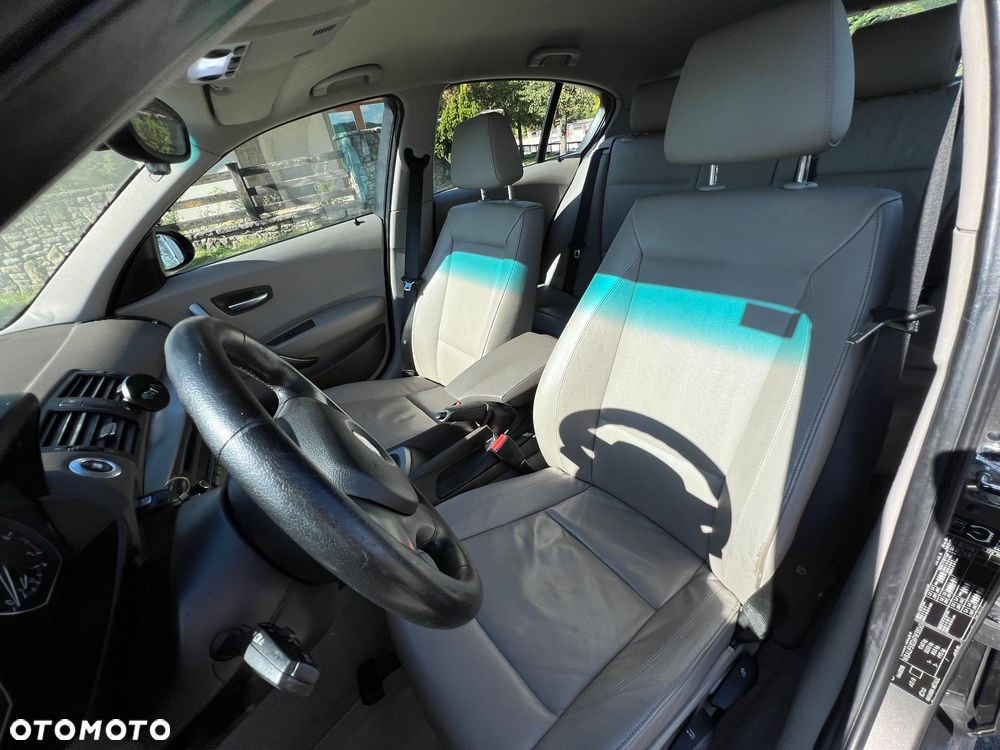 BMW Seria 1 120i - 13