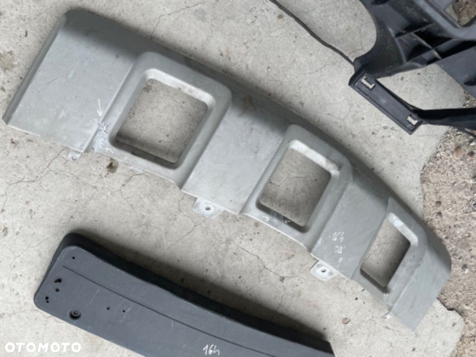 MERCEDES ML 164 zderzak przedni przód kratka halogen podkładka tablicy - 9
