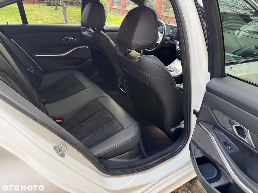 BMW Seria 3 320d xDrive M Sport Sport - 33