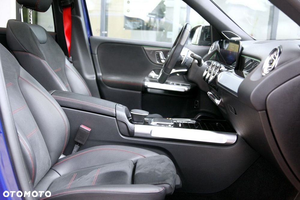 Mercedes-Benz GLB - 18