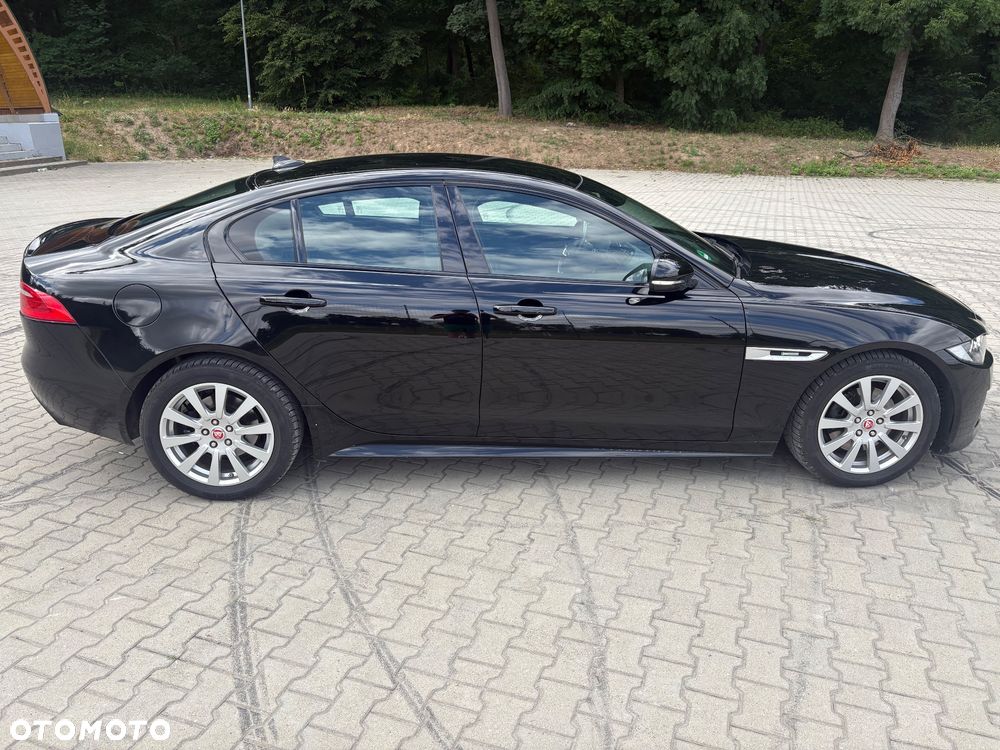 Jaguar XE 2.0 D R-Sport - 12