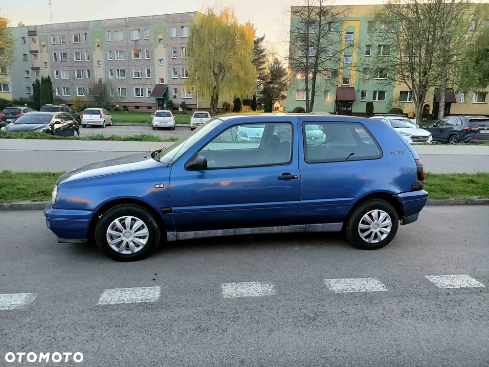 Volkswagen Golf 1.6 GL - 6