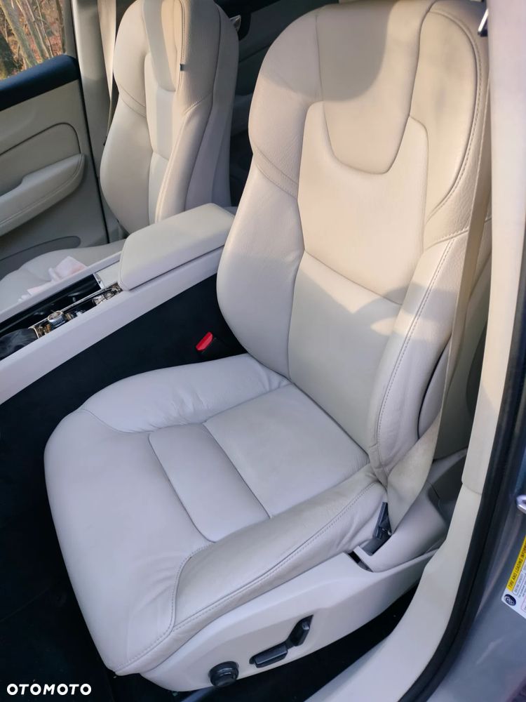 Volvo XC 60 T5 AWD Momentum - 24