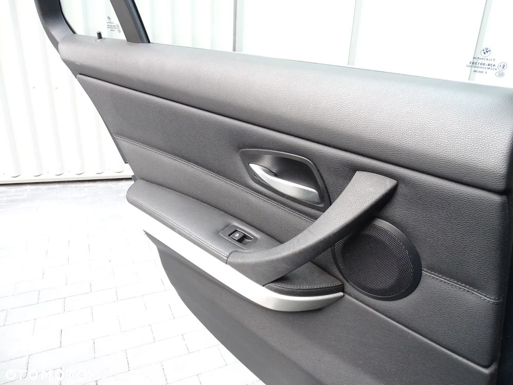 BMW Seria 3 325xi - 11