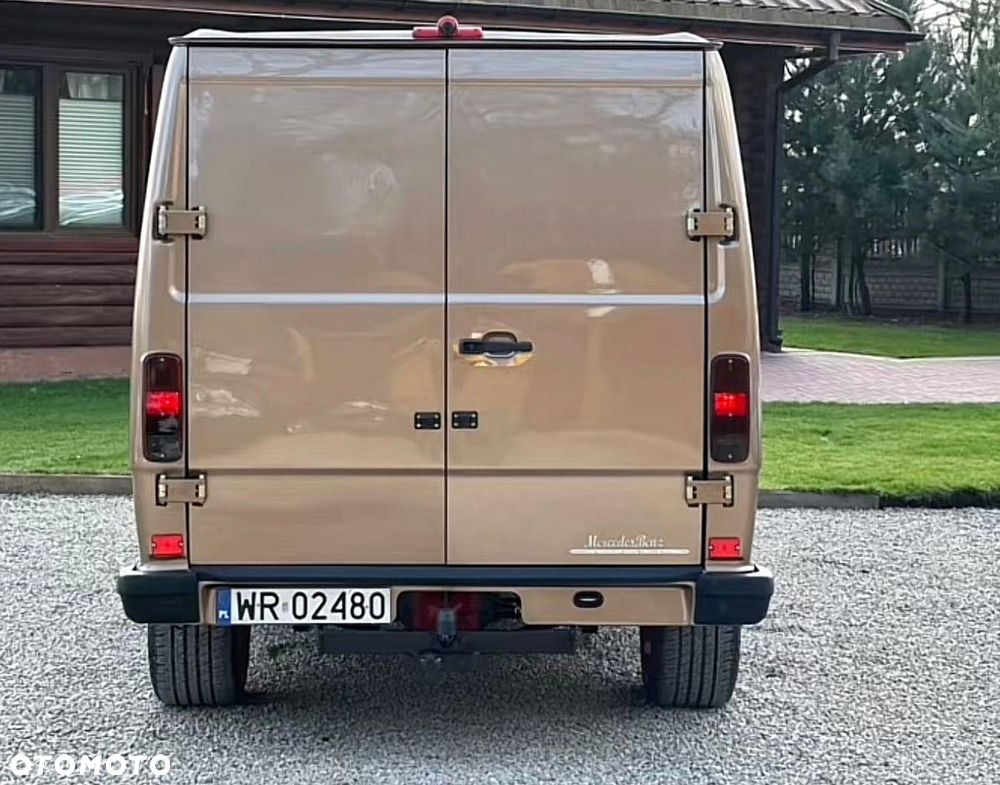 Mercedes-Benz 208D - 7