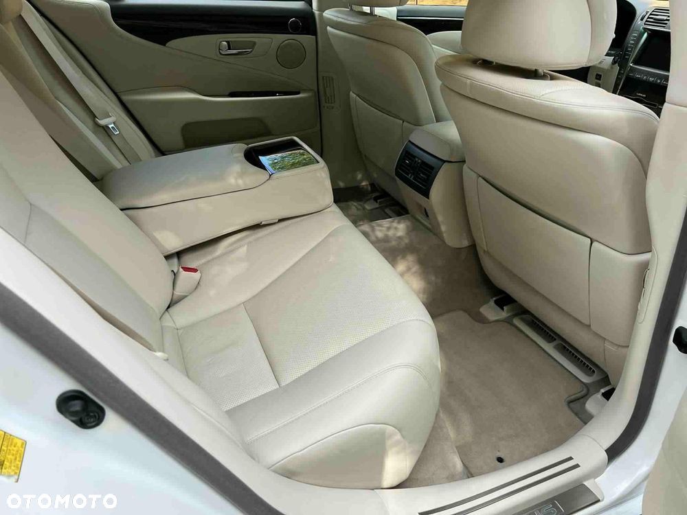 Lexus LS 460 Elite - 28