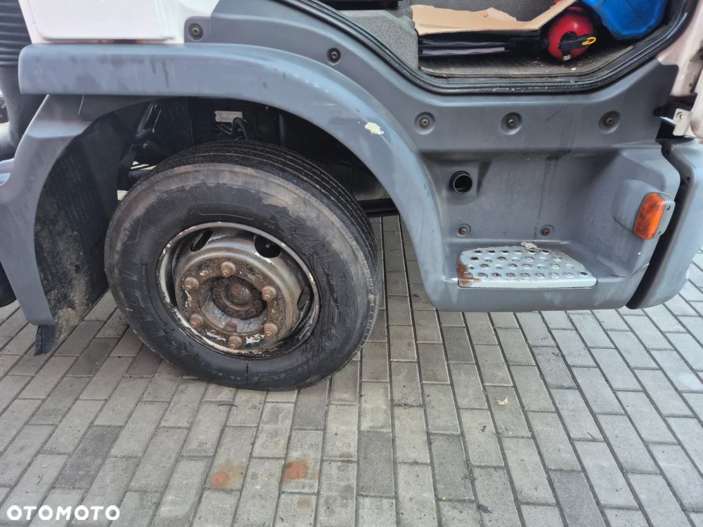 STOPIEŃ STOPNICA NADKOLE SCHODEK KABINY PRAWY MAN TGL EURO 5 , 6 KRÓTKA KABINA - 1