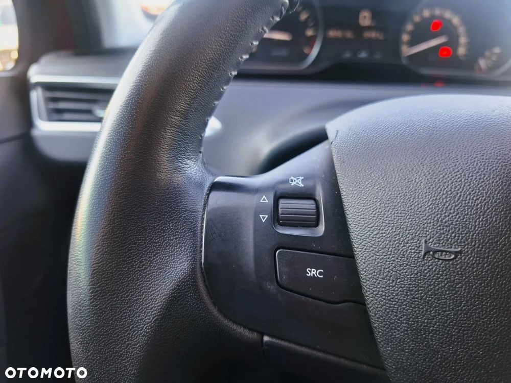 Peugeot 2008 1.2 Pure Tech Style S&S - 14