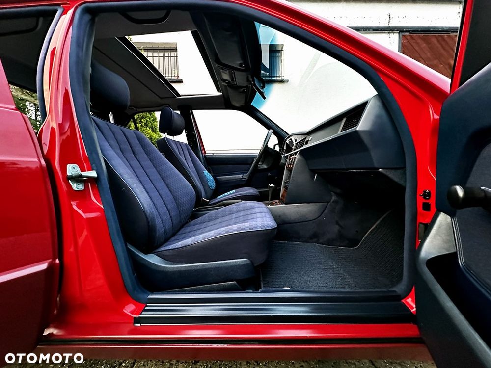 Mercedes-Benz W201 1991 photo 5