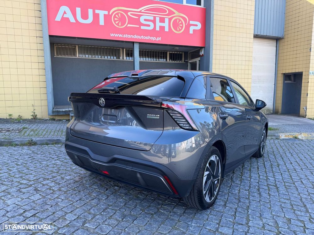 MG MG4 64 kWh Luxury - 10