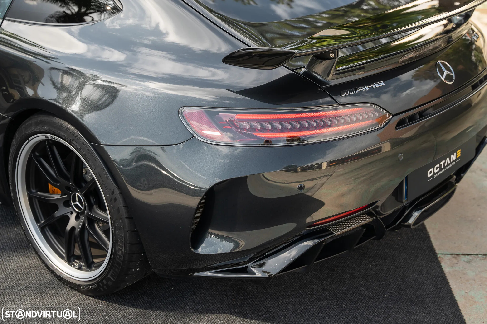 Mercedes-Benz AMG GT R - 11