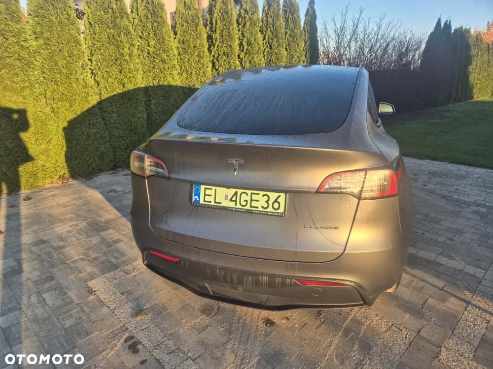 Tesla Y Long Range AWD - 2