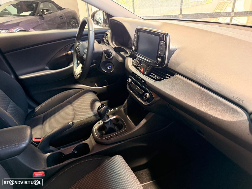 Hyundai i30 1.6 CRDI Comfort+Navi - 10