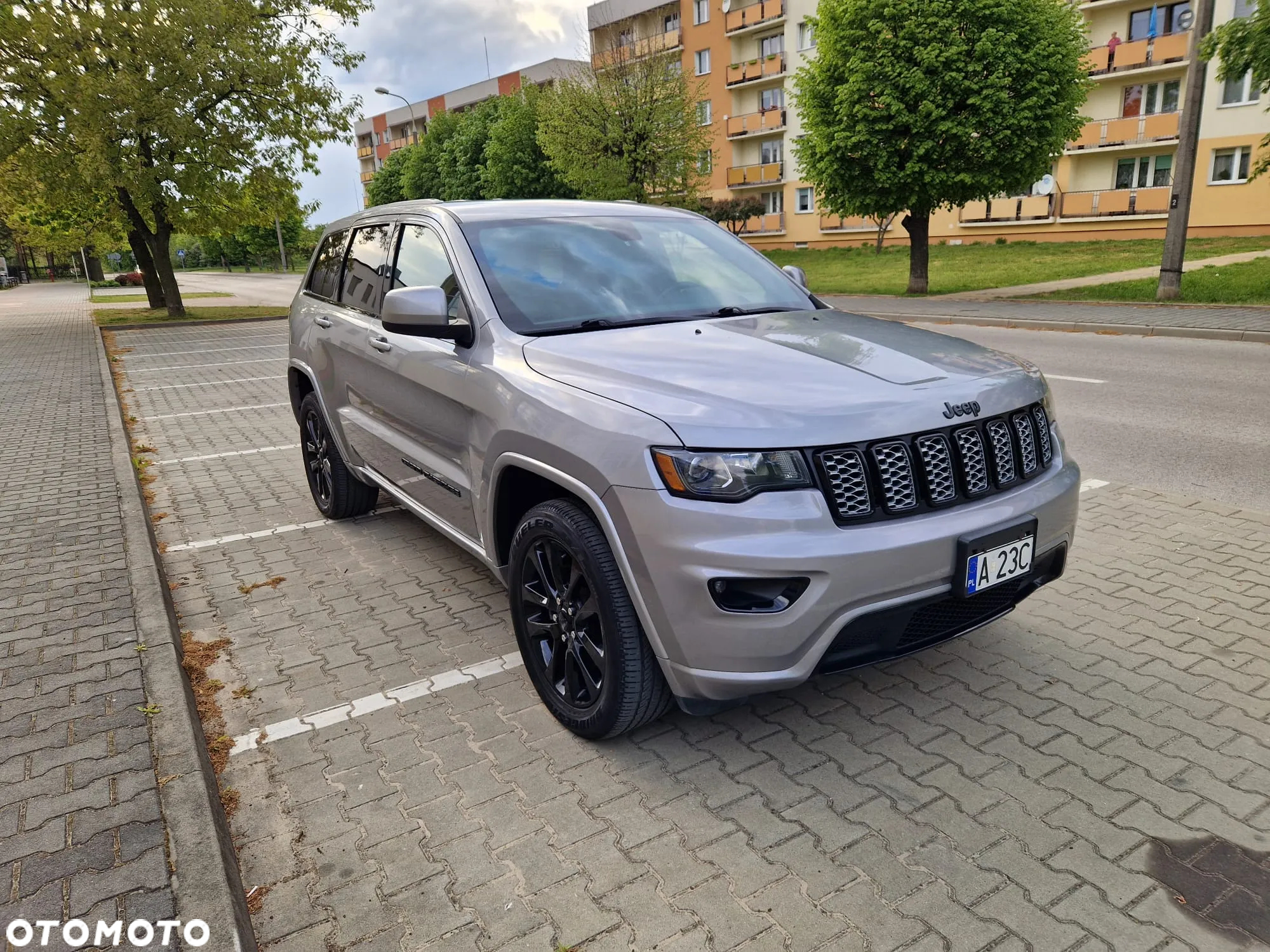 Jeep Grand Cherokee - 16