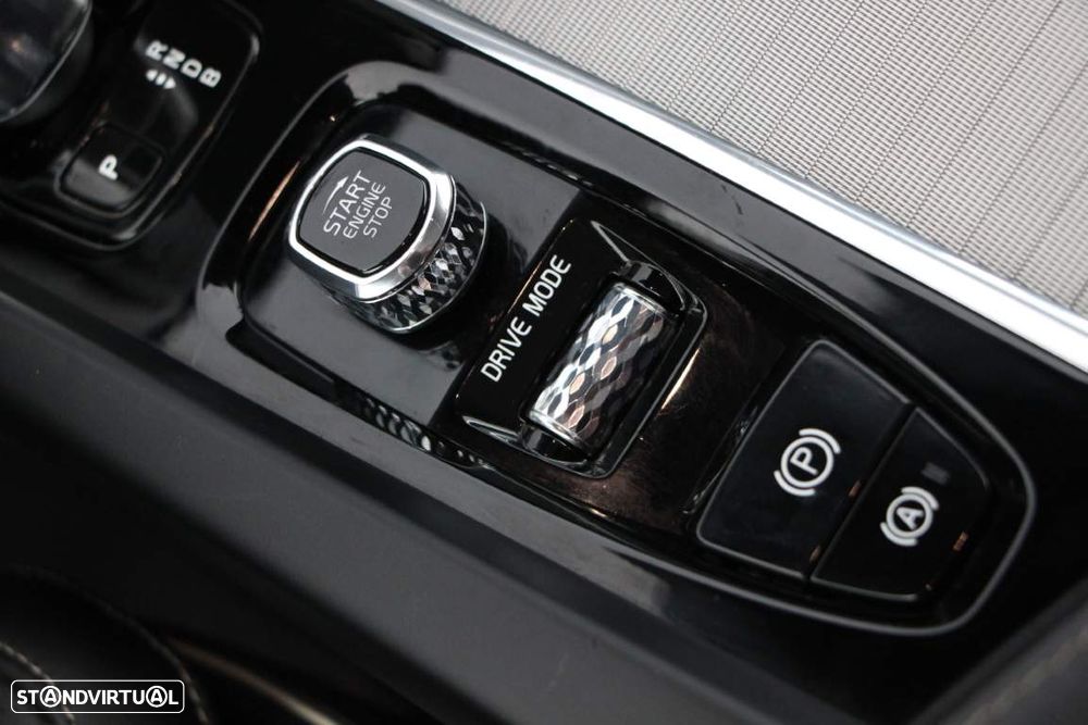 Volvo XC 60 2.0 T8 PHEV R-Design AWD - 18