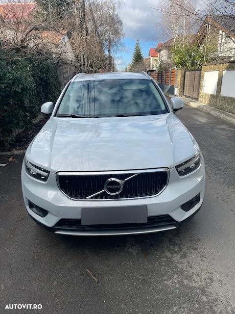 Volvo XC 40 B4 AT8 AWD Mild Hybrid Momentum Pro - 1
